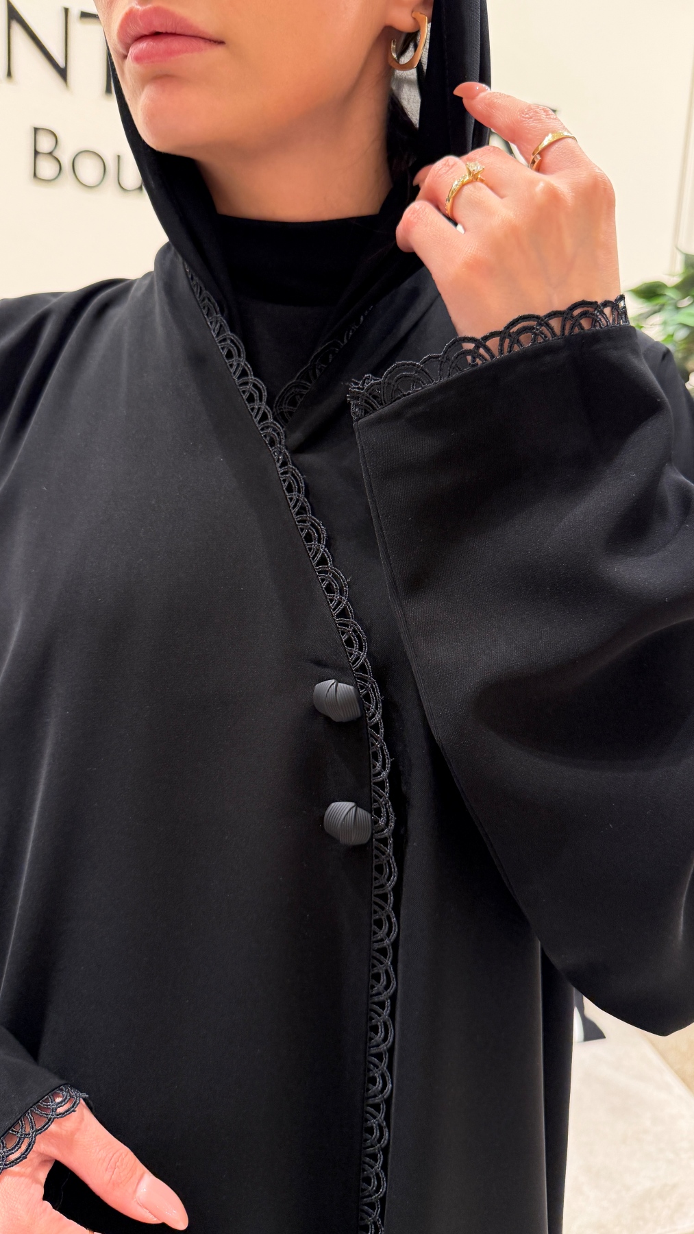 BLACK DANTEL WITH BUTTON
