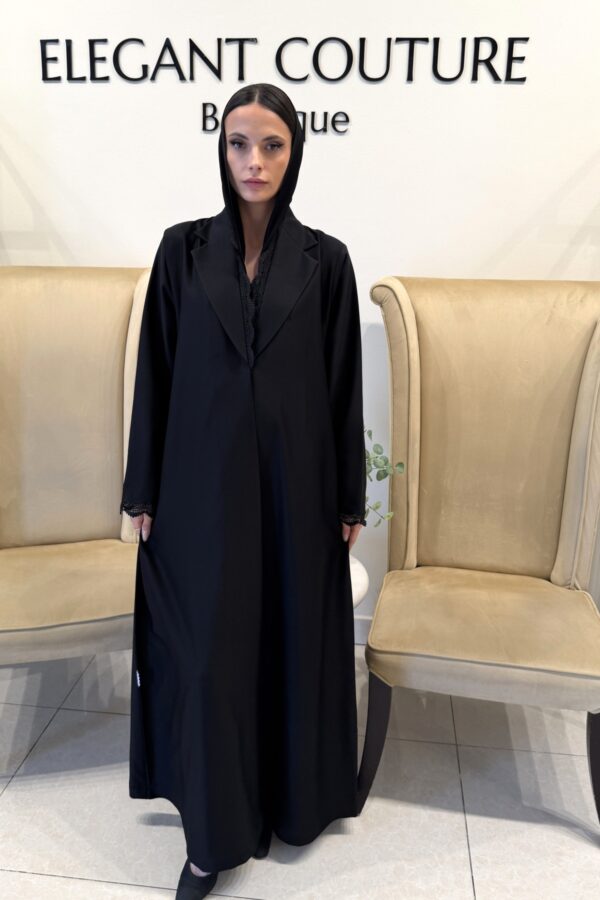 BLACK WITH COLLAR & DANTEL