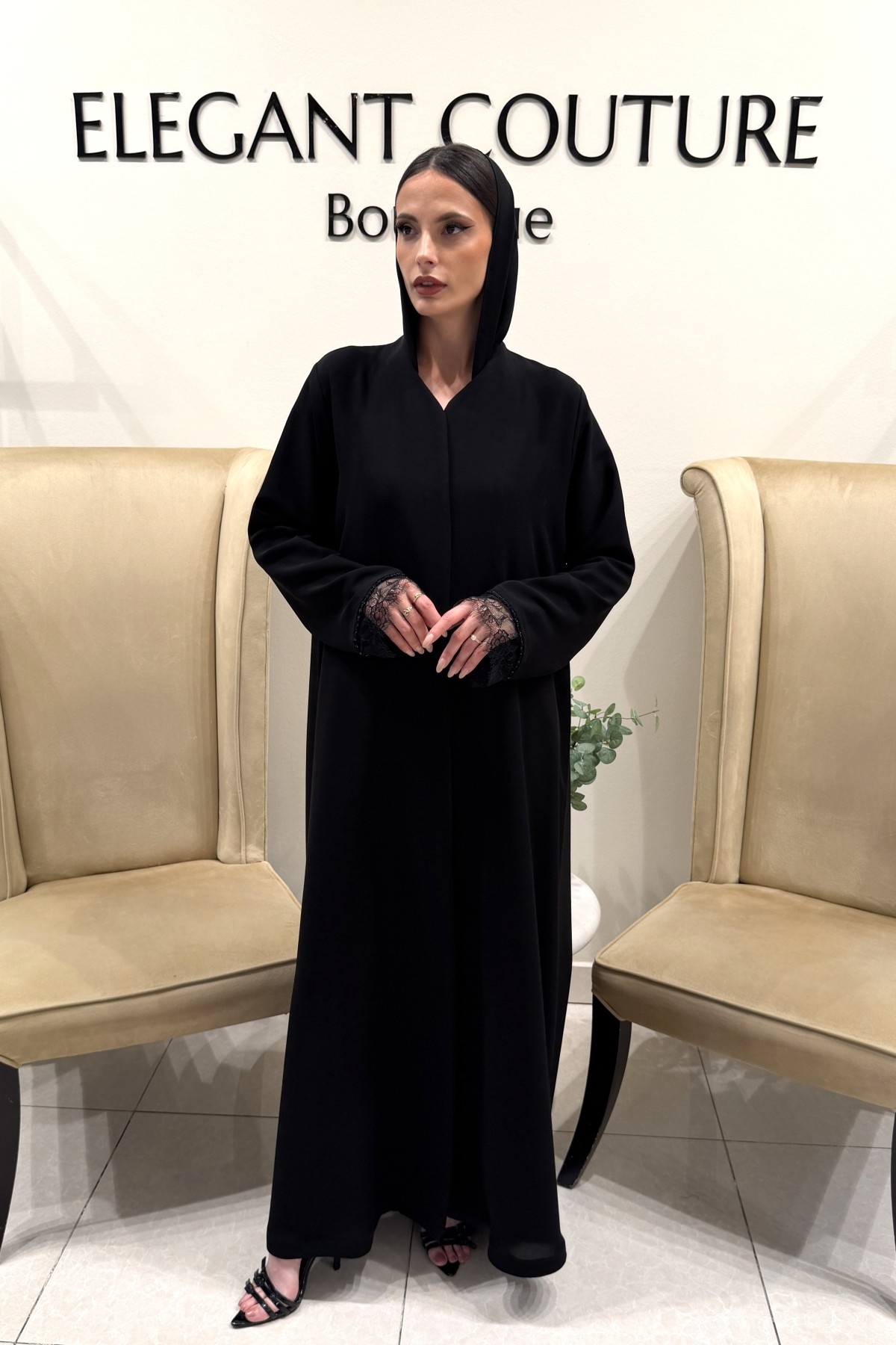 BLACK WITH HAND DANTEL ABAYA