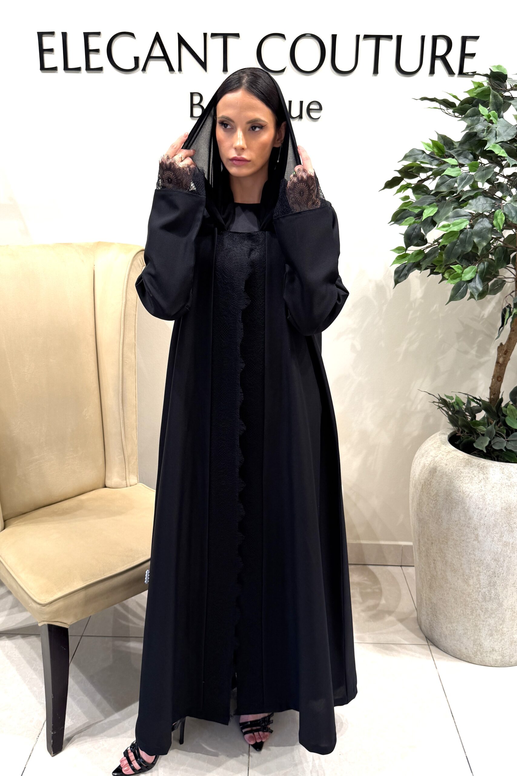 BLACK ROUND CUT WITH DANTEL
