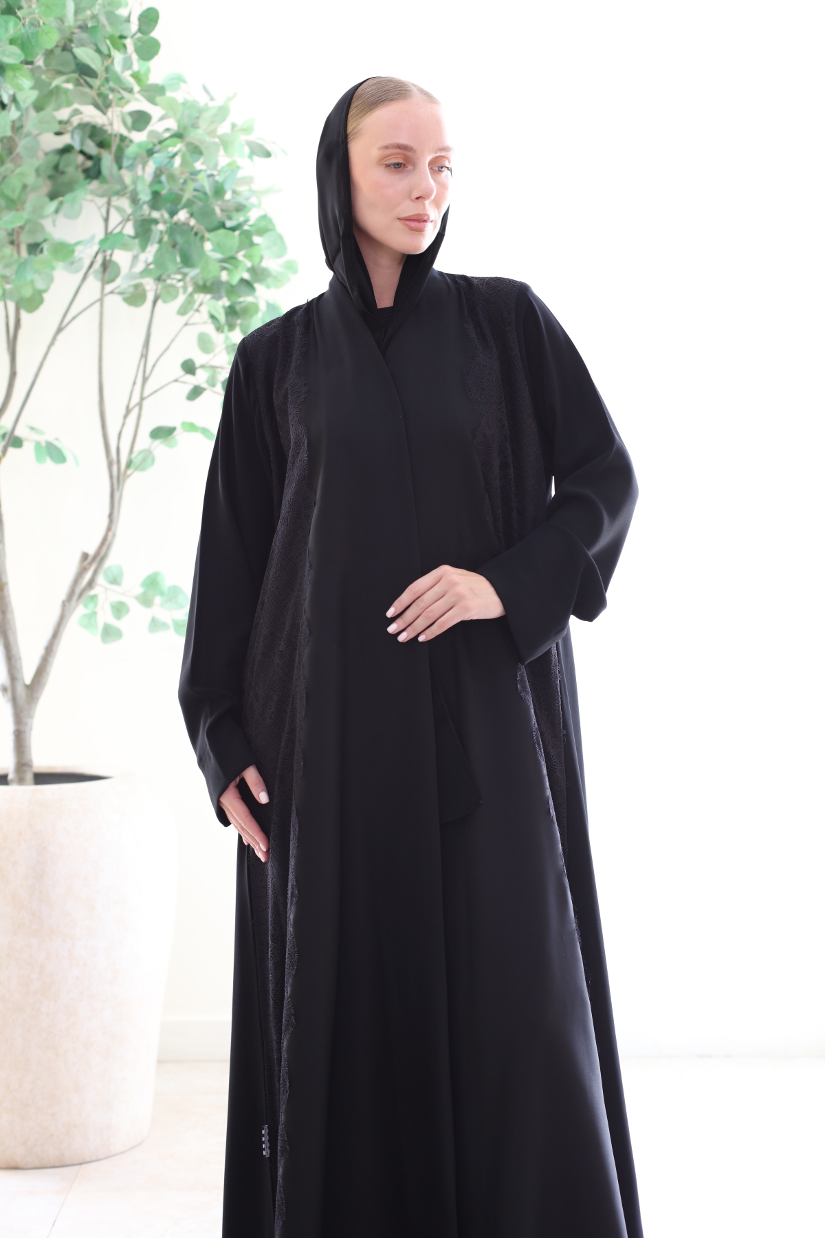 BLACK WITH SIDE DANTEL ABAYA
