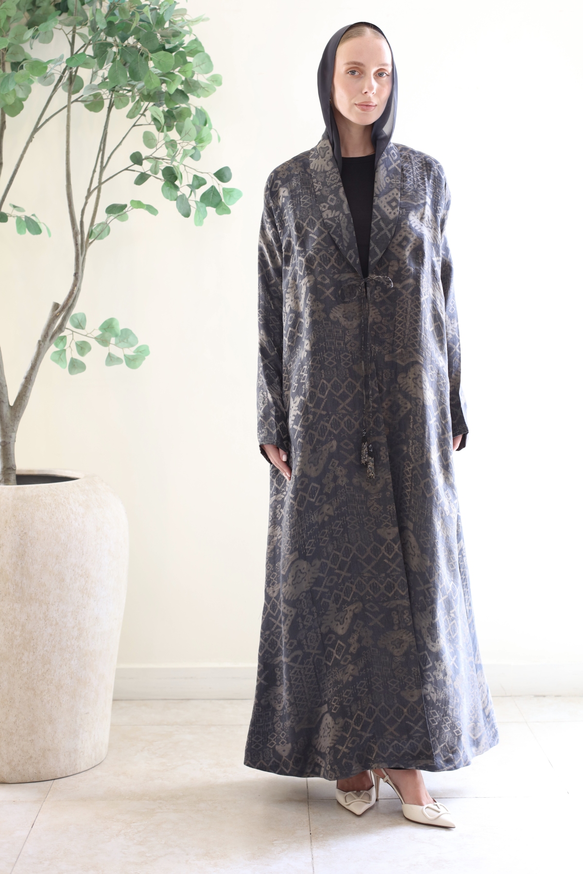 GREY WITH BOW TIE KARKUSA ABAYA