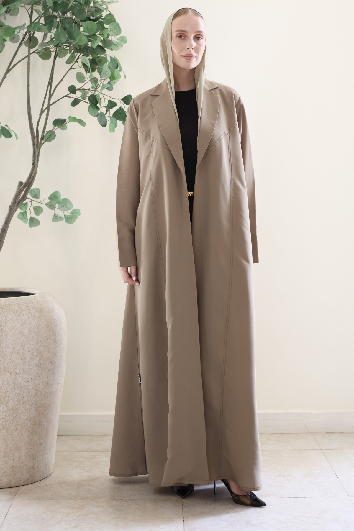 BEIGE COLLAR WITH THREAD LINE ABAYA